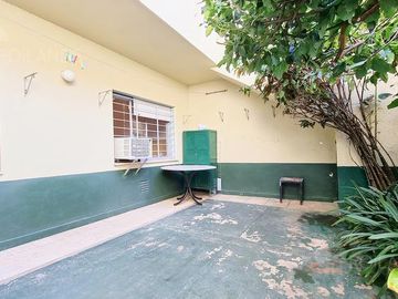 venta PH en PB al FRENTE con cochera, patio  y jardín ENTRADA INDEPENDIENTE