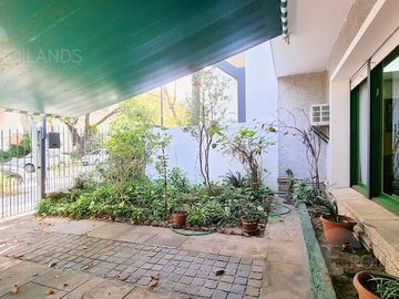 venta PH en PB al FRENTE con cochera, patio  y jardín ENTRADA INDEPENDIENTE
