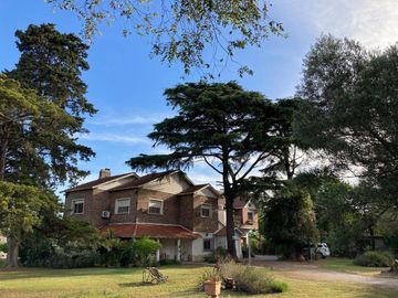 Casa quinta en venta - 6 dormitorios 5 baños - pileta - 3742 mts2 - Moreno