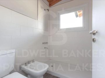 VENTA casa 4 ambientes 126 m2, 500 m2 de lote, amoblada, Bar