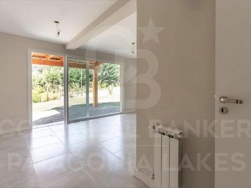 VENTA casa 4 ambientes 126 m2, 500 m2 de lote, amoblada, Bar