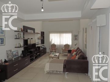 Venta - Casa -  Hermosa - Lanús Este