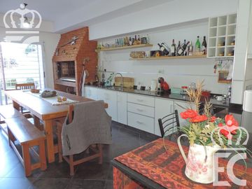 Venta - Casa -  Hermosa - Lanús Este