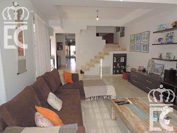 Venta - Casa -  Hermosa - Lanús Este