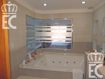 Venta - Casa -  Hermosa - Lanús Este