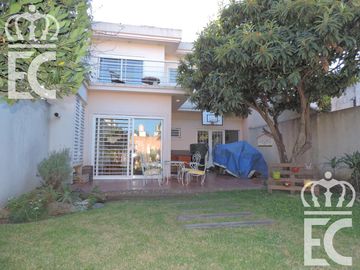 Venta - Casa -  Hermosa - Lanús Este