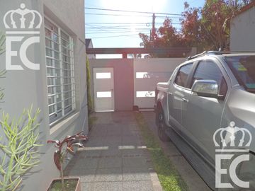 Venta - Casa -  Hermosa - Lanús Este