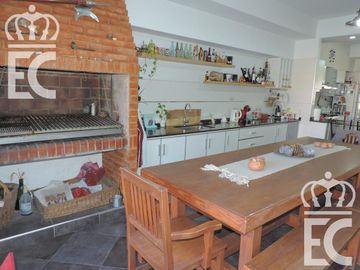 Venta - Casa -  Hermosa - Lanús Este