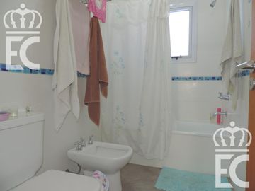 Venta - Casa -  Hermosa - Lanús Este