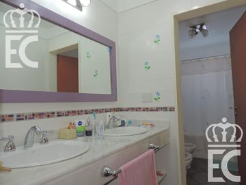 Venta - Casa -  Hermosa - Lanús Este