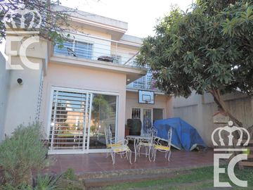Venta - Casa -  Hermosa - Lanús Este