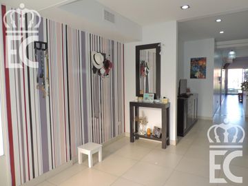 Venta - Casa -  Hermosa - Lanús Este