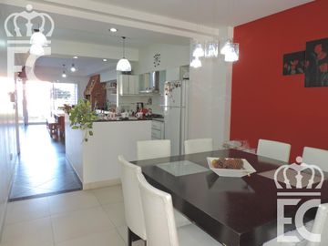 Venta - Casa -  Hermosa - Lanús Este