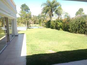 Casa de categoría en Jockey Club