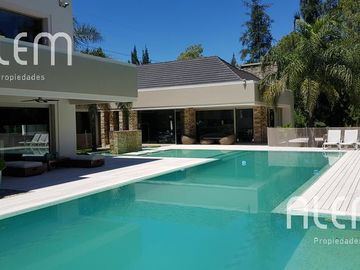Casa en venta en St. Thomas Canning | Triple lote