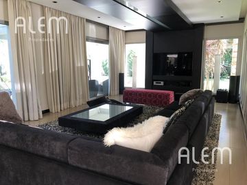 Casa en venta en St. Thomas Canning | Triple lote