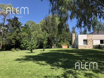 Casa en venta en St. Thomas Canning | Triple lote