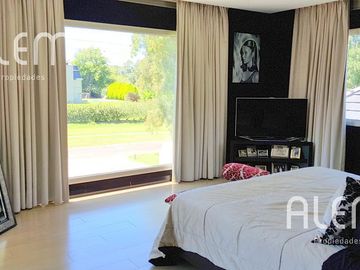 Casa en venta en St. Thomas Canning | Triple lote