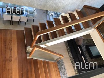 Casa en venta en St. Thomas Canning | Triple lote
