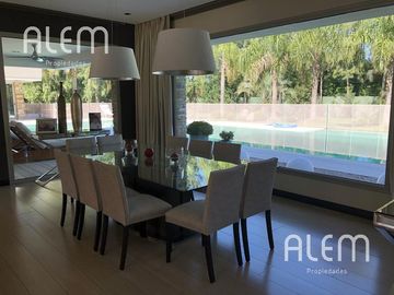 Casa en venta en St. Thomas Canning | Triple lote
