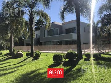 Casa en venta en St. Thomas Canning | Triple lote