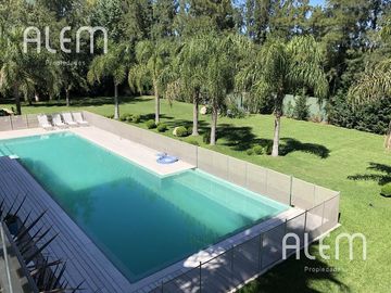 Casa en venta en St. Thomas Canning | Triple lote