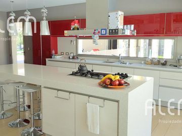 Casa en venta en St. Thomas Canning | Triple lote