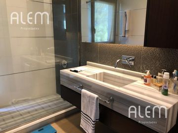 Casa en venta en St. Thomas Canning | Triple lote