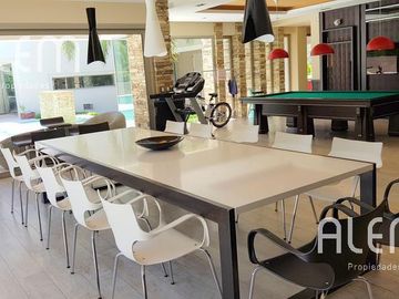 Casa en venta en St. Thomas Canning | Triple lote