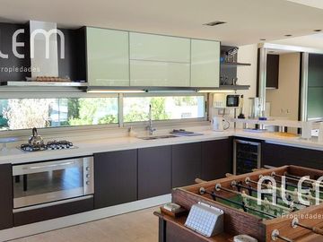 Casa en venta en St. Thomas Canning | Triple lote