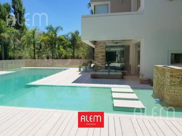 Casa en venta en St. Thomas Canning | Triple lote