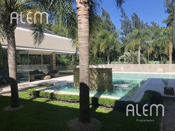 Casa en venta en St. Thomas Canning | Triple lote