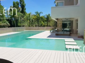 Casa en venta en St. Thomas Canning | Triple lote