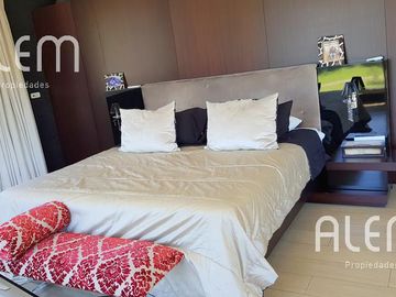 Casa en venta en St. Thomas Canning | Triple lote