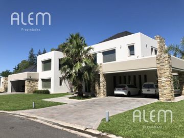 Casa en venta en St. Thomas Canning | Triple lote