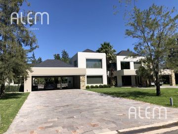 Casa en venta en St. Thomas Canning | Triple lote