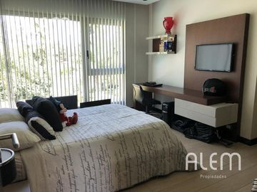 Casa en venta en St. Thomas Canning | Triple lote