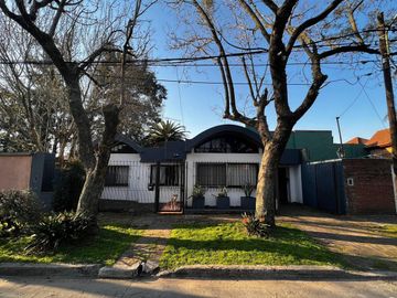 Venta de casa 4 ambientes