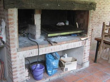 EXCELENTE CHALET CON MUY BUEN JARDÍN Y BIEN UBICADO - CATEGORÍA