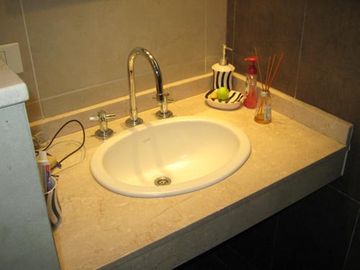EXCELENTE CHALET CON MUY BUEN JARDÍN Y BIEN UBICADO - CATEGORÍA