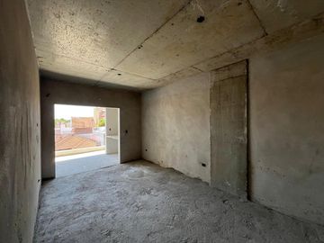 Departamento de dos ambientes con cochera y terraza a la venta en el Centro de Wilde