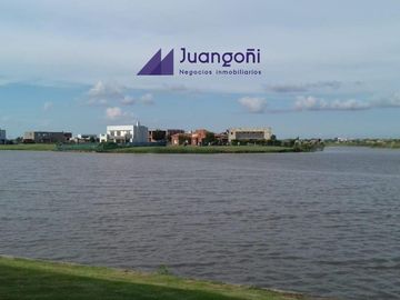 Casa de 6 amb en venta a la laguna en El Cantón