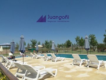 Casa de 6 amb en venta a la laguna en El Cantón