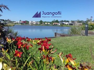 Casa de 6 amb en venta a la laguna en El Cantón