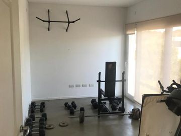Casa de 6 amb en venta a la laguna en El Cantón