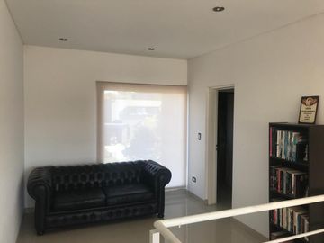 Casa de 6 amb en venta a la laguna en El Cantón