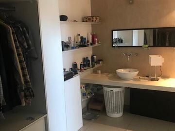 Casa de 6 amb en venta a la laguna en El Cantón