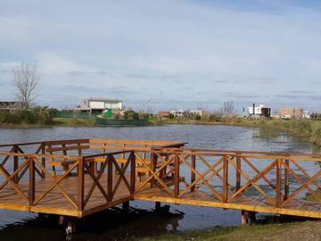 Casa de 6 amb en venta a la laguna en El Cantón