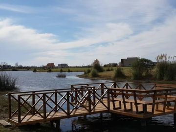 Casa de 6 amb en venta a la laguna en El Cantón