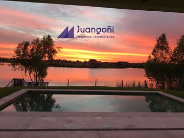 Casa de 6 amb en venta a la laguna en El Cantón
